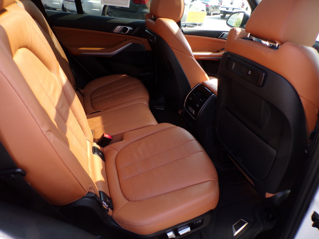 Used 2022 BMW X5 xDrive40i w/ Premium Package AWD/4WD image 8