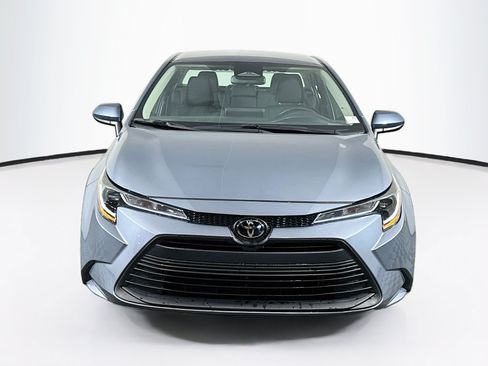 Used 2025 Toyota Corolla LE FWD image 2