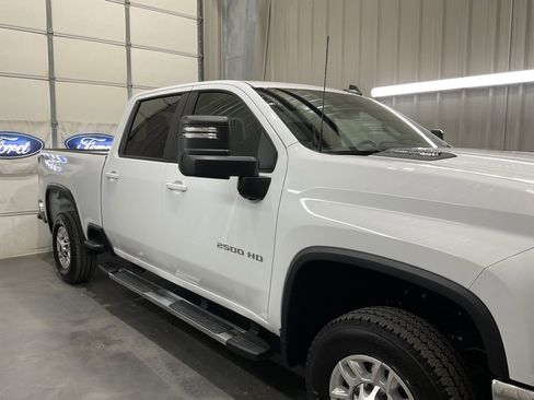 Used 2025 Chevrolet Silverado 2500 LT w/ Convenience Package image 4