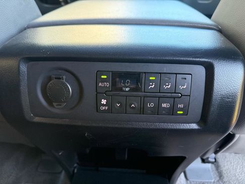 Used 2010 Toyota Sequoia Limited AWD/4WD image 35