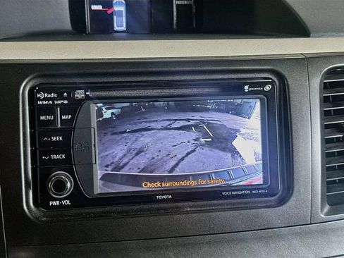 Used 2014 Toyota Sienna LE FWD image 14