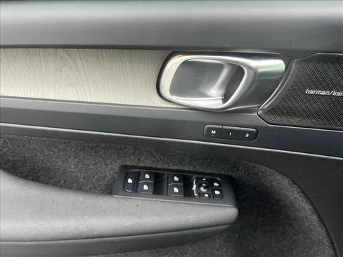 Used 2023 Volvo XC40 B5 Plus w/ Driver Assist Package image 11