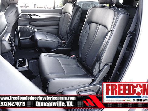 New 2025 Jeep Wagoneer L Series II w/ Premium Group I image 14