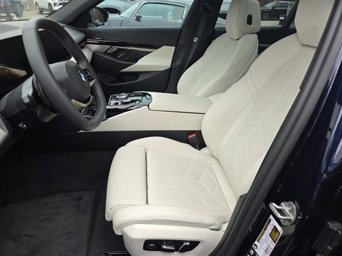 Used 2024 BMW 530i xDrive w/ Executive Package image 9