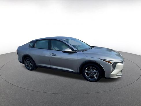 Used 2025 Kia K4 LXS image 2