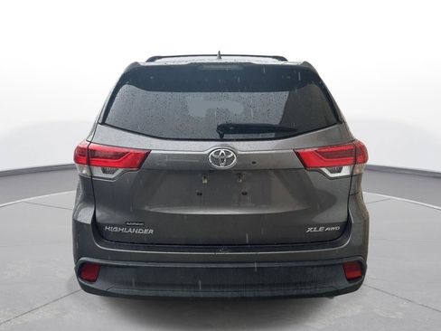 Used 2017 Toyota Highlander XLE AWD/4WD image 7