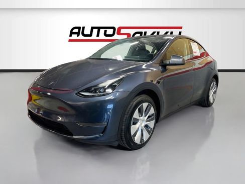 Used 2024 Tesla Model Y Long Range AWD/4WD image 3