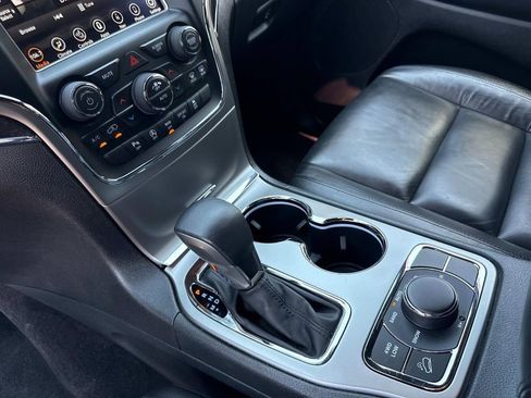 Used 2018 Jeep Grand Cherokee Limited image 24