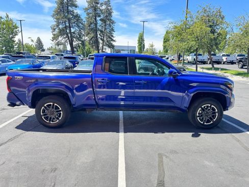 Used 2025 Toyota Tacoma TRD Sport AWD/4WD image 6
