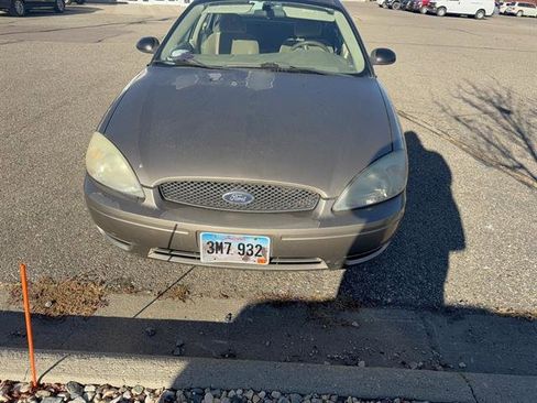 Used 2007 Ford Taurus SE image 1