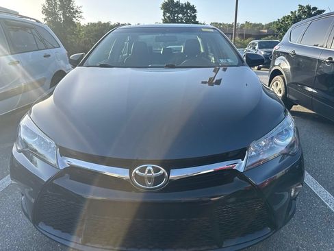 Used 2015 Toyota Camry SE FWD image 3