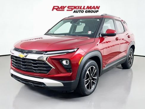 Used 2024 Chevrolet TrailBlazer LT w/ Convenience Package FWD image 3