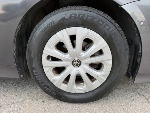 Used 2022 Toyota Prius LE FWD image 10