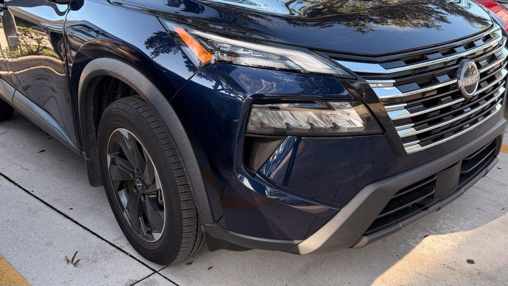 Used 2024 Nissan Rogue SV w/ SV Premium Package FWD image 5