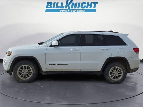 Used 2019 Jeep Grand Cherokee Laredo image 2