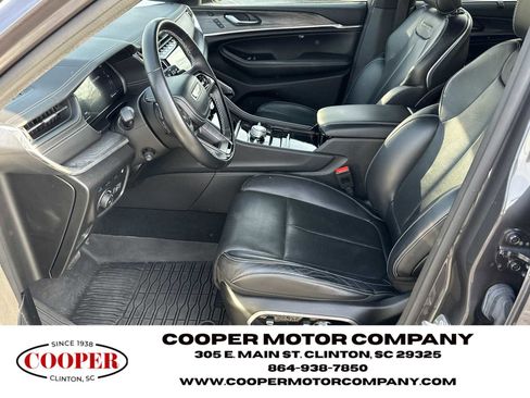 Used 2022 Jeep Grand Cherokee Overland w/ Advanced Protech Group III image 9