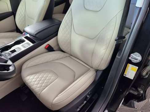 Used 2023 Ford Edge Titanium image 12