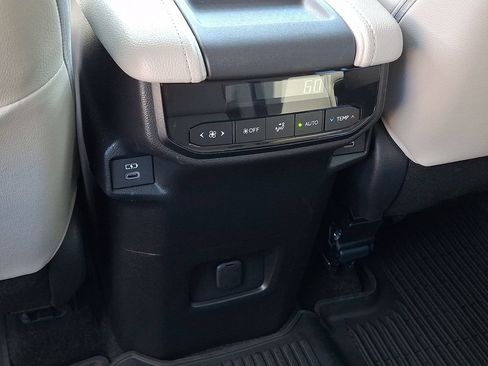 Used 2026 Toyota Grand Highlander AWD image 11