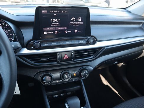 Used 2024 Kia Forte LXS w/ LXS Technology Package image 21