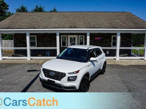 Used 2022 Hyundai Venue SE FWD image 2