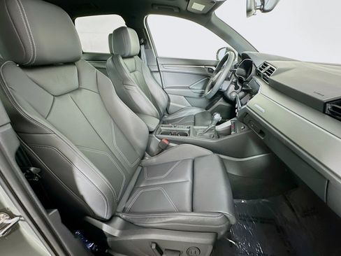 Used 2025 Audi Q3 2.0T Premium w/ Black Optic Sport Package image 8