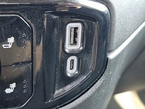 Used 2023 GMC Sierra 1500 SLE image 15