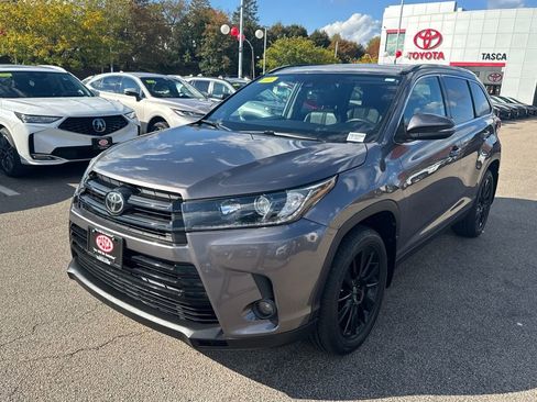 Used 2019 Toyota Highlander SE image 3