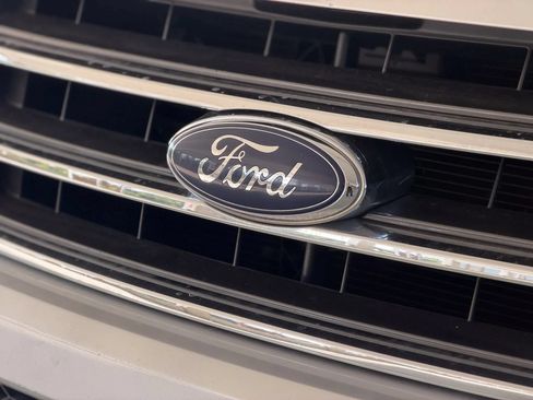 Used 2017 Ford Expedition EL XLT AWD/4WD image 9
