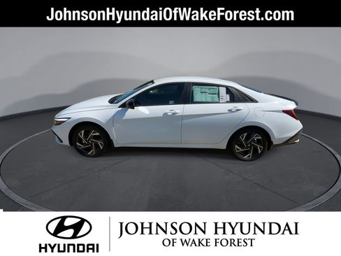 Certified 2025 Hyundai Elantra SEL image 5