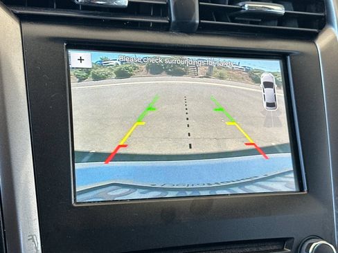 Used 2017 Ford Fusion SE w/ Fusion SE Technology Package FWD image 18