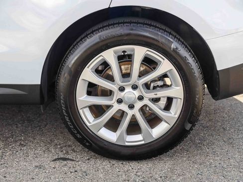 Used 2025 Land Rover Range Rover Sport SE AWD/4WD image 8