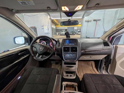 Used 2011 Dodge Grand Caravan Mainstreet w/ PWR Convenience Group FWD image 32