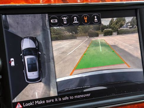 Used 2018 Bentley Bentayga image 9