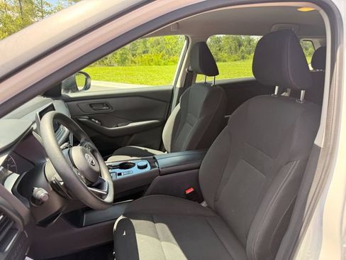 Used 2024 Nissan Rogue S AWD/4WD image 6