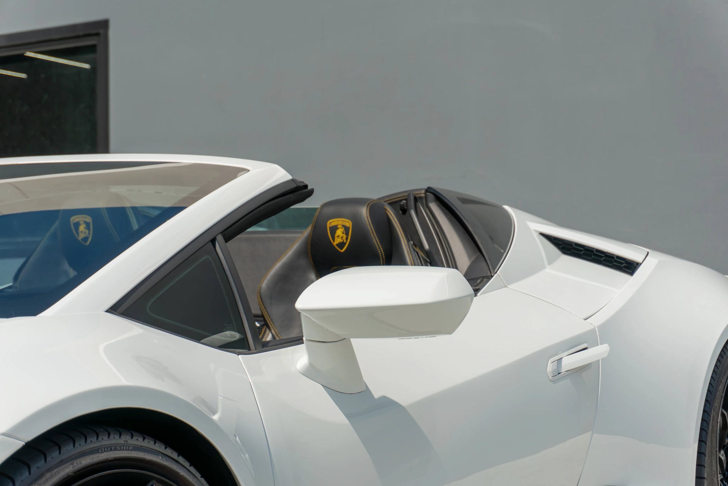 Used 2021 Lamborghini Huracan EVO RWD image 28