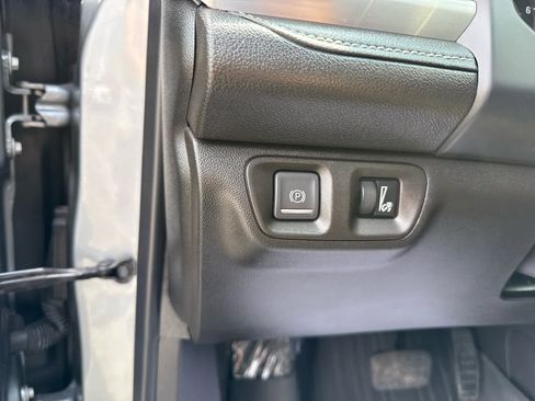 Used 2023 GMC Acadia SLE w/ Driver Convenience Package image 21