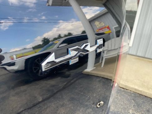 Used 2016 GMC Canyon SLE image 30