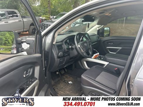 Used 2023 Nissan Titan SV w/ SV Convenience Package RWD image 10