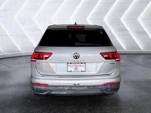 Certified 2022 Volkswagen Tiguan SE w/ Panoramic Sunroof Package image 3