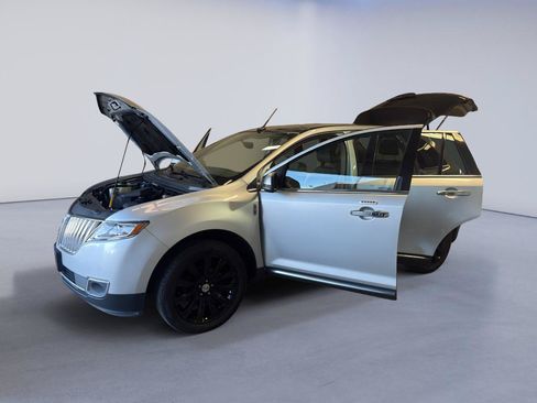 Used 2015 Lincoln MKX AWD w/ Equipment Group 102A image 11