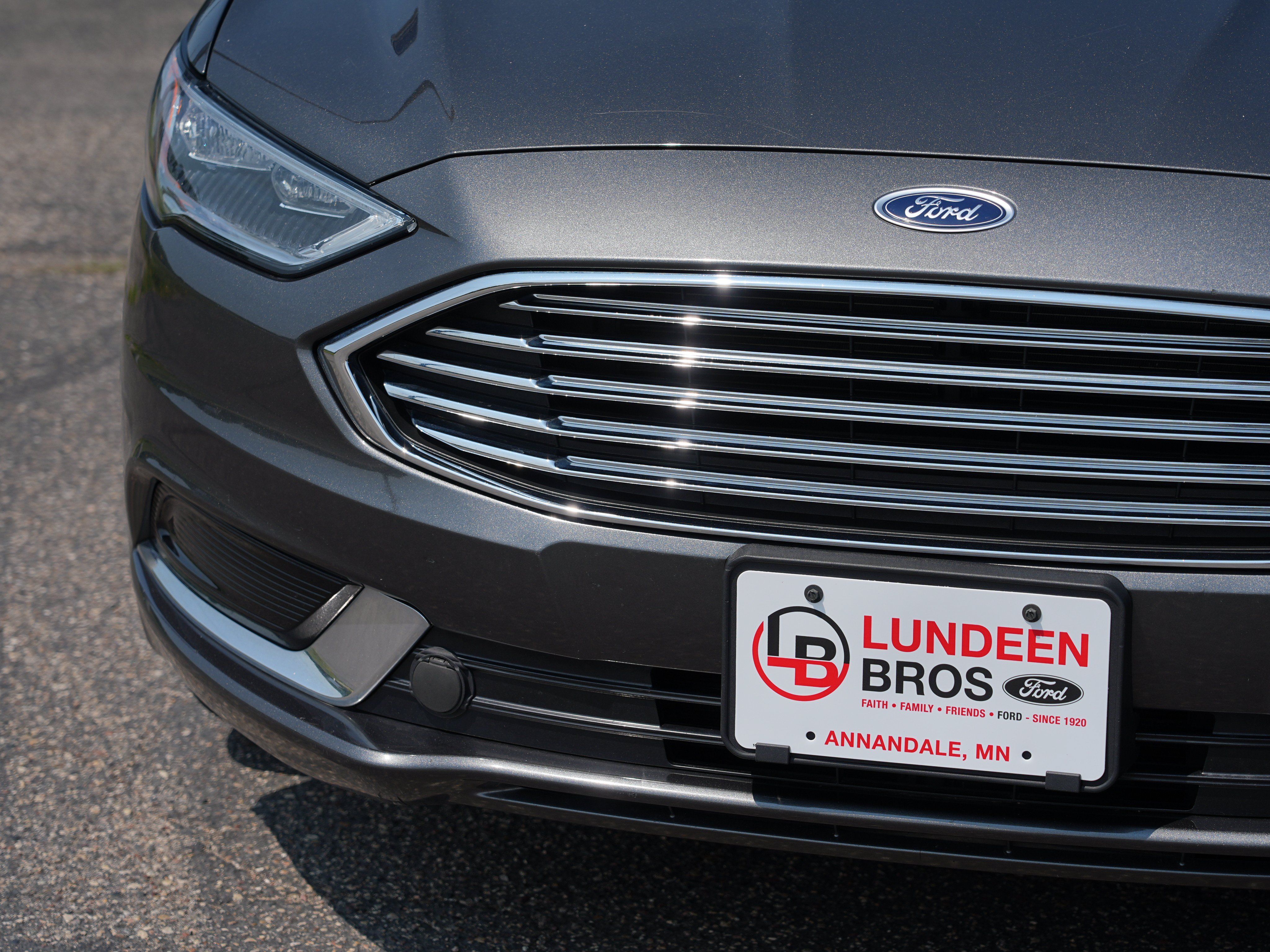 Used 2018 Ford Fusion SE w/ Fusion SE Technology Package FWD image 11