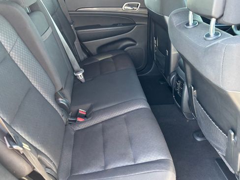 Used 2020 Jeep Grand Cherokee Laredo RWD image 26