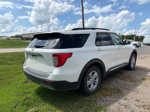 Used 2020 Ford Explorer XLT w/ Equipment Group 202A AWD/4WD image 4