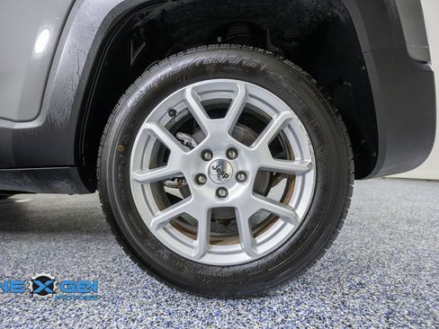 Used 2022 Jeep Renegade Latitude w/ Convenience Group AWD/4WD image 46