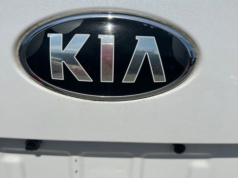 Used 2017 Kia Sorento LX image 17