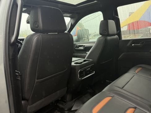 Used 2024 GMC Sierra 2500 AT4 w/ AT4 Preferred Package image 12