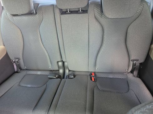 New 2027 Kia Carnival LX FWD image 17