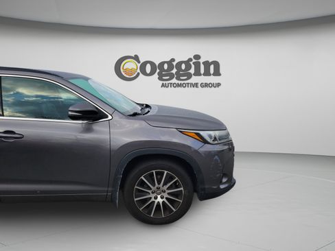 Used 2018 Toyota Highlander SE image 13
