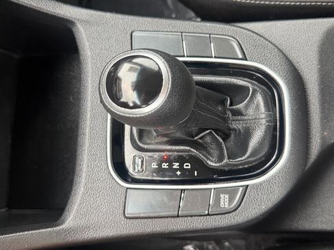 Used 2019 Hyundai Elantra GT FWD image 29