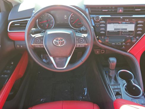 Used 2018 Toyota Camry XSE image 12